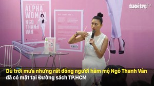 Đông đảo người hâm mộ đội mưa đến buổi ra mắt sách của Ngô Thanh Vân