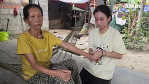 Mồ côi cha mẹ, nữ sinh Huế làm công nhân 3 mùa hè để vào đại học
