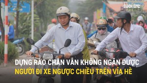 Dựng rào chắn vẫn không ngăn được người đi xe ngược chiều trên vỉa hè