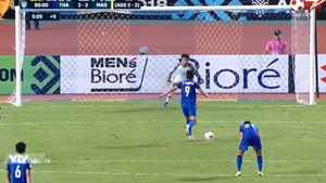 Cú đá penalty hỏng khiến Thái Lan mất vé vào chung kết