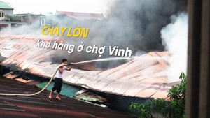 Cháy lớn kho hàng ở gần chợ Vinh