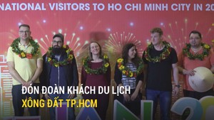 Đón đoàn khách du lịch xông đất TP.HCM