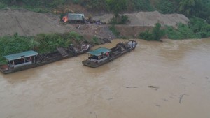 Thượng nguồn sông Hồng xuất hiện lũ lớn chưa từng có giữa mùa đông