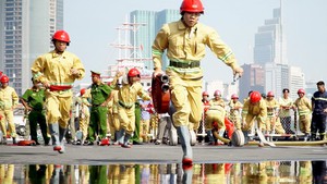 Hàng trăm người tham gia Hội thao kỹ thuật chữa cháy và cứu nạn, cứu hộ