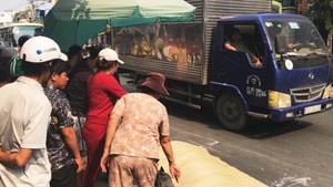 Nam thanh niên phóng nhanh, tông liên hoàn nhiều người