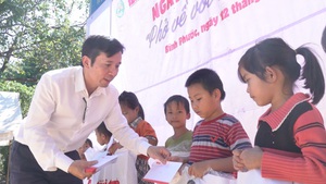 Ngày của phở 12-12: Trao 50 suất học bổng cho học sinh vượt khó, học giỏi tại Bình Phước