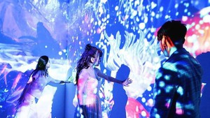 Giải trí 24h: Giới trẻ thích thú với khu vui chơi ánh sáng 3D đầu tiên tại Việt Nam