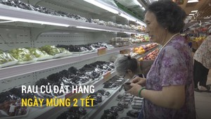 Rau củ đắt hàng ngày mùng 2 Tết