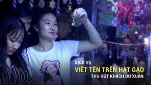 Dịch vụ viết tên trên hạt gạo thu hút khách du xuân