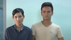 2 người đánh bạc đâm công an bị thương