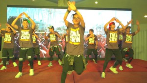 Cùng TML Crew “đốt cháy” sàn nhảy bằng Zumba