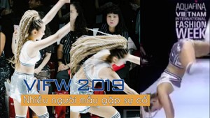 Giải trí 24h: Nhiều người mẫu gặp sự cố vì sân khấu trơn trượt của VIFW 2019