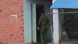 Phát hiện nam thiếu niên chết bất thường trên sàn nhà