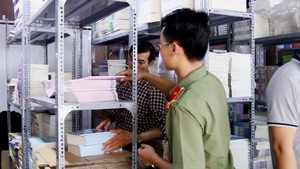 Thu giữ gần 10.000 cuốn sách tiếng Nhật không rõ nguồn gốc