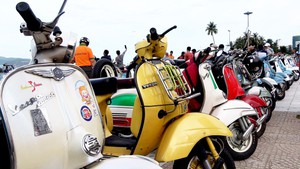 400 xe Vespa và ô tô cổ quý hiếm hội ngộ tại Nha Trang