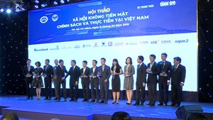 Nhiều giải pháp thúc đẩy thanh toán không tiền mặt