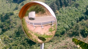 Lắp mới nhiều gương cầu trên đèo Phượng Hoàng