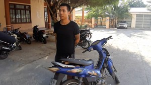 Bắt nghi phạm cướp tiền, kéo lê cụ bà buôn bán phế liệu