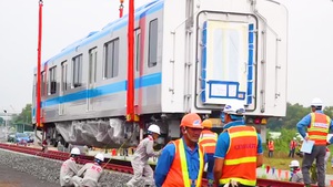 Video: Đoàn tàu metro số 1 lên đường ray dài 200m