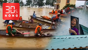 Bản tin 30s Nóng: Ùn ứ hàng cứu trợ; Sạt lở kinh hoàng trên Đèo Le; Xuyên đêm cứu người trên dòng lũ dữ