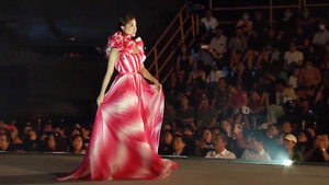 Video: Mỹ Linh, Tiểu Vy, Thùy Linh đọ sắc cùng top 35 thí sinh hoa hậu Việt Nam