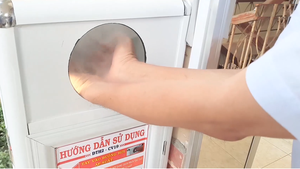 Video: Trường sáng chế máy rửa tay sát khuẩn tự động phục vụ học trò