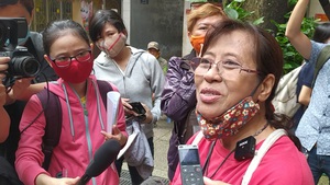 Video: Thân nhân đầu tiên tìm được hũ tro cốt người nhà tại chùa Kỳ Quang 2