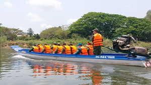 Video: Dồn sức ngăn người từ Campuchia nhập cảnh 'chui' để phòng dịch COVID-19