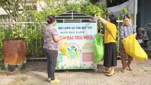 Góc nhìn trưa nay | Ngôi nhà thu gom rác thải nhựa, hành động nhỏ bảo vệ môi trường xanh