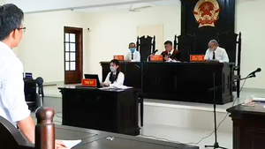 Video: Xét xử vụ phóng viên kiện chánh thanh tra Sở Thông tin và truyền thông Cần Thơ