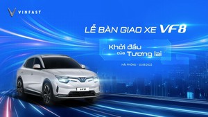 Trực tiếp: Mẫu xe điện thông minh VinFast - VF 8 đến tay khách hàng Việt Nam