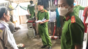 Video: Đâm chết bạn nhậu vì mâu thuẫn trong lúc đánh bài ăn tiền