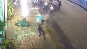 Video: Công an đang truy xét nhóm người 'bao vây' chém một thiếu niên 15 tuổi đứt lìa ngón tay ở Gò Vấp