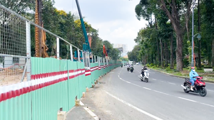 Flycam hàng loạt lô cốt công trình bao vây khắp các tuyến đường ở TP.HCM