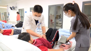 Sau bữa ăn trưa, 8 học sinh ở Đắk Lắk nhập viện