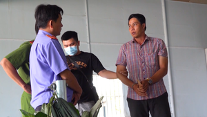 Video: Bắt nghi phạm dùng dao đe dọa, yêu cầu nữ chủ quán chuyển khoản