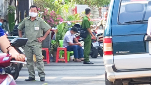 Video: Mẹ ruột vừa về quê An Giang, con gái 17 tuổi và cha dượng tử vong trong phòng trọ ở quận 7