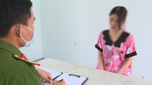 Video: Khởi tố cô gái dùng dao cạo chân mày đánh người yêu cũ của bạn trai