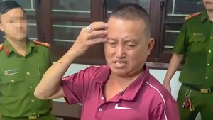 Khoảnh khắc công an ập vào khách sạn bắt 'trùm' giang hồ Thảo 'lụi'