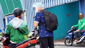 Mời làm việc hai tài xế giả danh xe công nghệ trước sân bay Tân Sơn Nhất