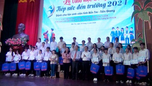 Tiếp sức đến trường cho tân sinh viên Bến Tre, Tiền Giang