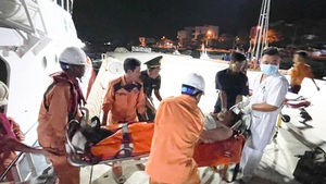 Cứu thủy thủ quốc tịch Trung Quốc bị đứt lìa ngón tay trên biển gần Nha Trang