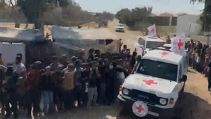 7 con tin Israel đã được Hamas chuyển giao cho Hội Chữ thập đỏ tại Gaza