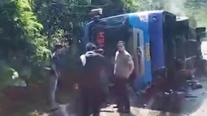 Công an thông tin vụ lật xe khách làm 3 người chết, nhiều người bị thương