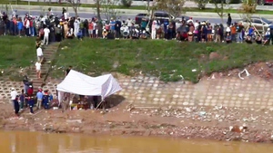 Tìm thấy thi thể người cha và hai con gái nghi nhảy cầu sông Lam