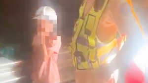 Bé gái 10 tuổi đến bệnh viện thăm bà rồi đi lạc trên cao tốc Bắc - Nam giữa đêm khuya