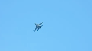 Video máy bay quân sự Trung Quốc và Philippines chạm trán trên không ở bãi cạn Scarborough