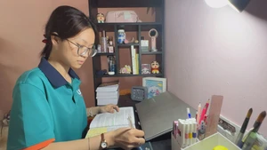 Tiếp sức đến trường: Mẹ ung thư, nữ sinh Khánh Hòa có ngày nhịn đói, quyết đậu học đại học