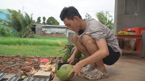 Làm đủ nghề, cậu sinh viên nghèo vẫn không bỏ ước mơ đến giảng đường