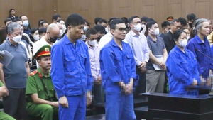 Nhiều cựu quan chức, doanh nhân, ca sĩ ra tòa trong vụ án đánh bạc 107 triệu USD